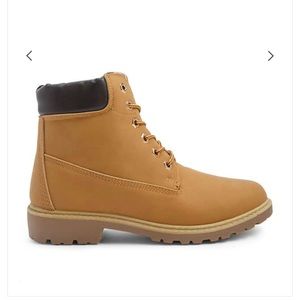 Adorable hiking boots! NIB!